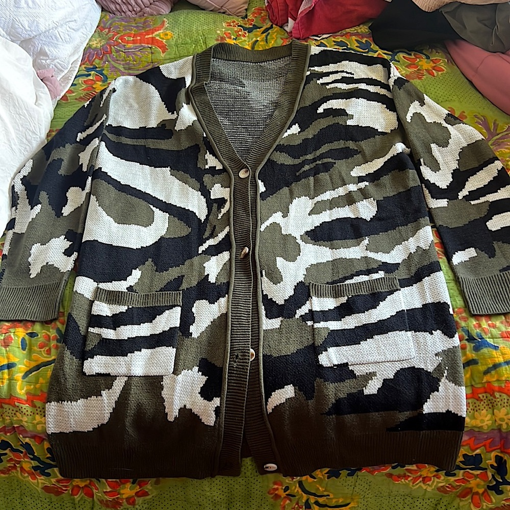 Oversized camouflage cardigan